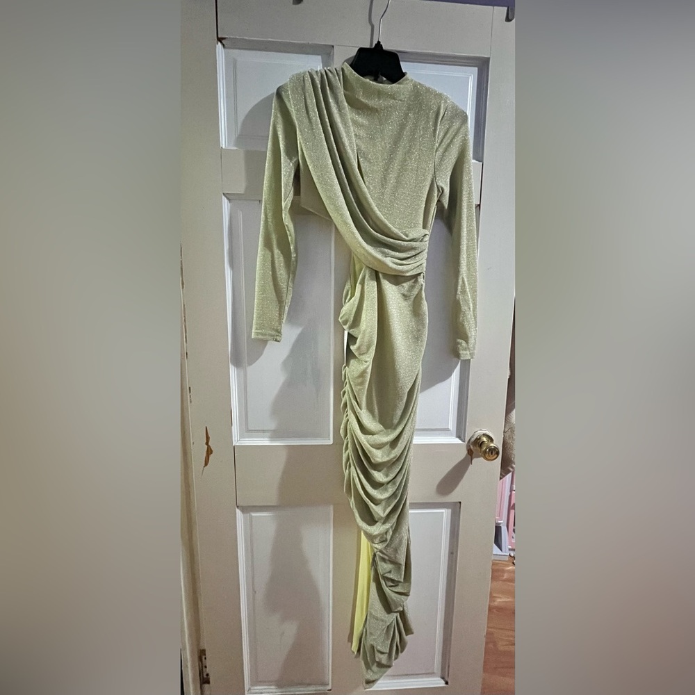 Gorgeous Miss Circle gold sparkling dress size small Never worn